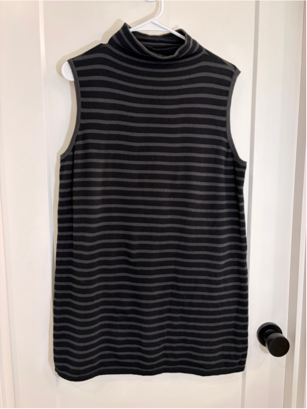 Women's Chico's Zenergy Sleeveless Mock Neck Striped Top Black Grey Size 2